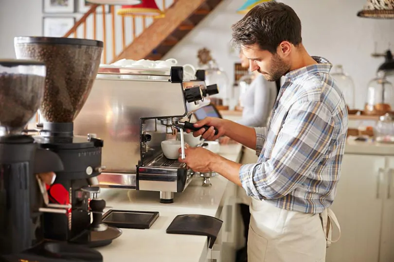 barista-preparing-coffee-in-a-cafe